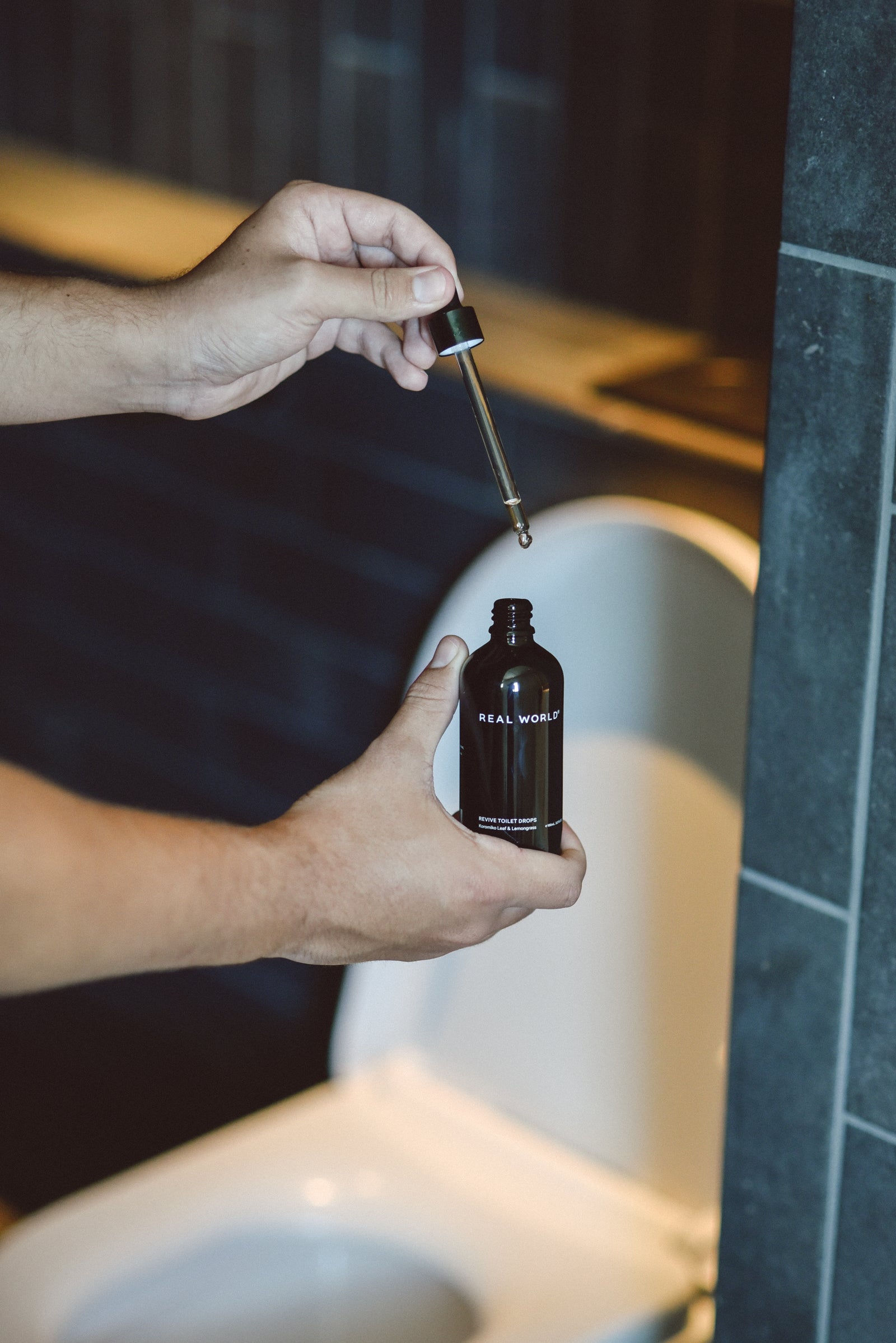 【新品、美品】REAL WORLD Revive Toilet Drops 23_12_RealWorld-11_cf3bf230-