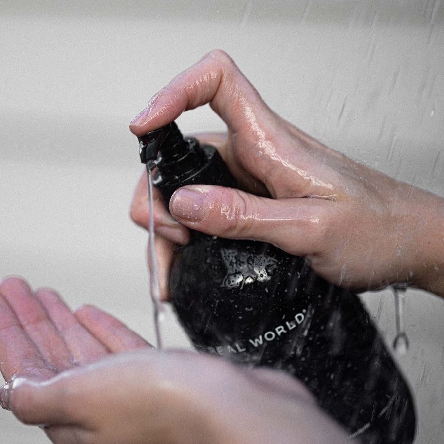 Hoheria Pōhutukawa & Mandarin Body Wash, in use